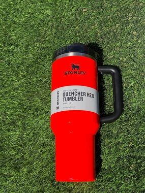 NEW Neon Orange 40oz Stanley Quencher H2.0 Tumbler